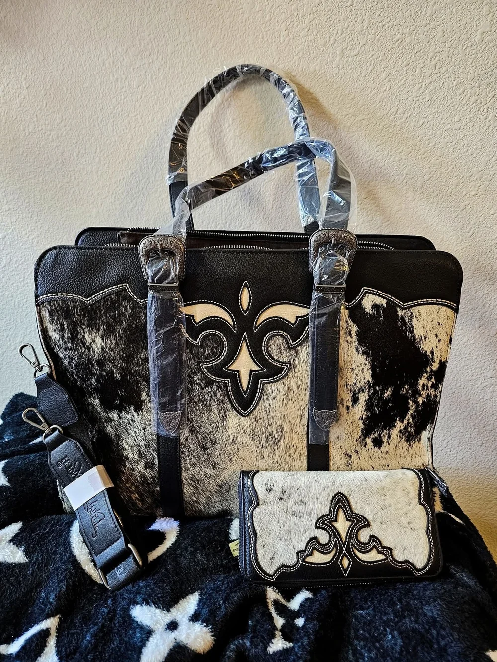 Trinity Ranch CCW Cowhide Black & White Satchel with Matching Wallet